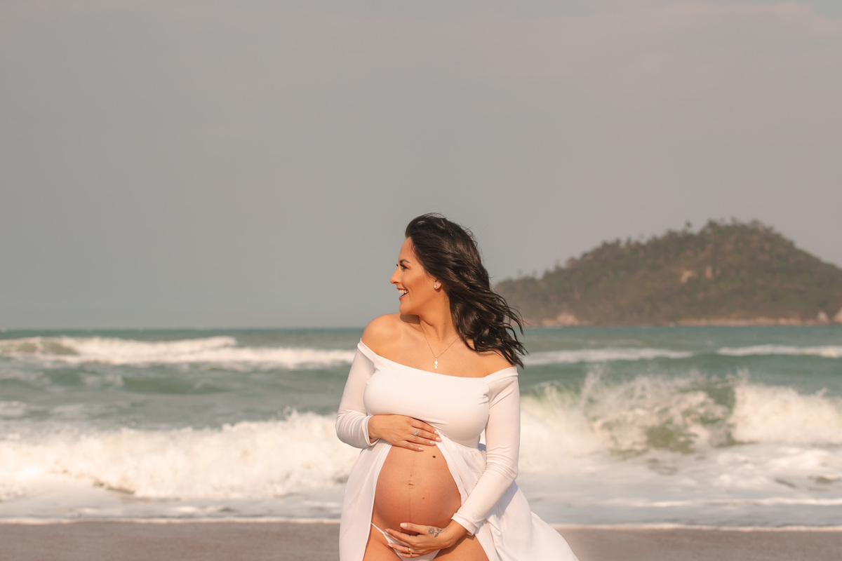 gestante na praia do campeche, praia do campeche, fotografa sul da ilha, fotografa florianopolis, fotografia de gestante, point do riozinho, midora, gravida linda, priscila rejane fotografa, figurino para gestante
