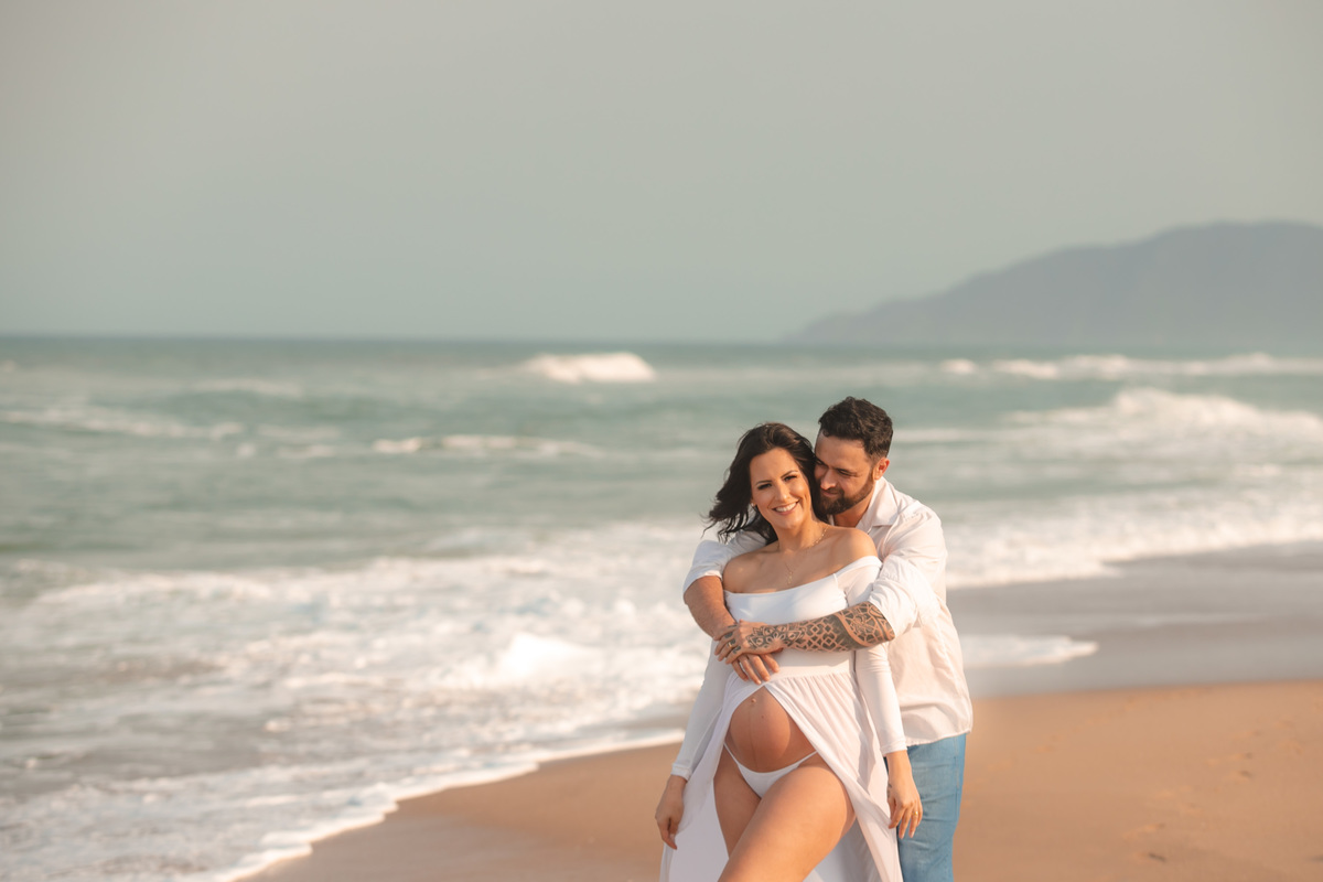 gestante na praia do campeche, praia do campeche, fotografa sul da ilha, fotografa florianopolis, fotografia de gestante, point do riozinho, midora, gravida linda, priscila rejane fotografa, figurino para gestante