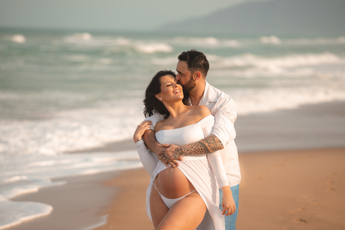 gestante na praia do campeche, praia do campeche, fotografa sul da ilha, fotografa florianopolis, fotografia de gestante, point do riozinho, midora, gravida linda, priscila rejane fotografa, figurino para gestante