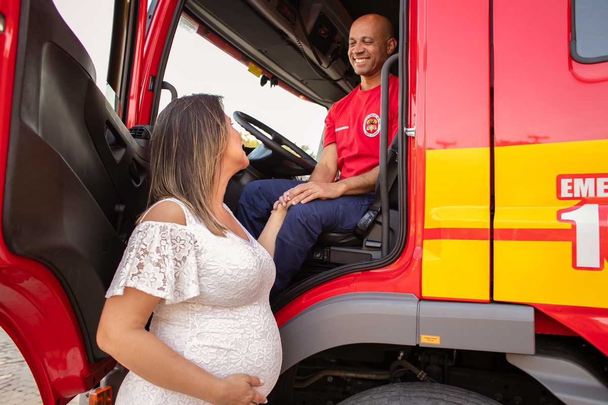 ensaio gestante, corpo de bombeiros, ensaio de gravida, bombeiros florianopolis, casada com bombeiro, batalhao dos bombeiros floripa, rio tavares, ensaio de casal floripa, book de gestante, ensaio gestante nos bombeiros