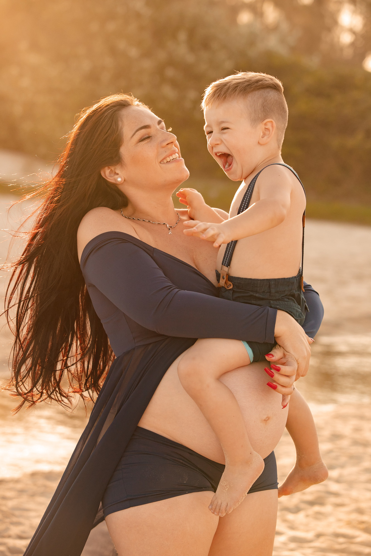 gestante na praia, fotos de gestante na praia do campeche, sul da ilha, point do riozinho, fotos de gravida, mae e filho, fotografa sul da ilha, fotografa de gestante, midora, figurino para gestante