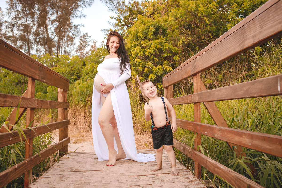 gestante na praia, fotos de gestante na praia do campeche, sul da ilha, point do riozinho, fotos de gravida, mae e filho, fotografa sul da ilha, fotografa de gestante, midora, figurino para gestante