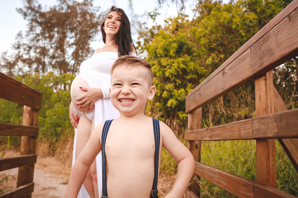 gestante na praia, fotos de gestante na praia do campeche, sul da ilha, point do riozinho, fotos de gravida, mae e filho, fotografa sul da ilha, fotografa de gestante, midora, figurino para gestante