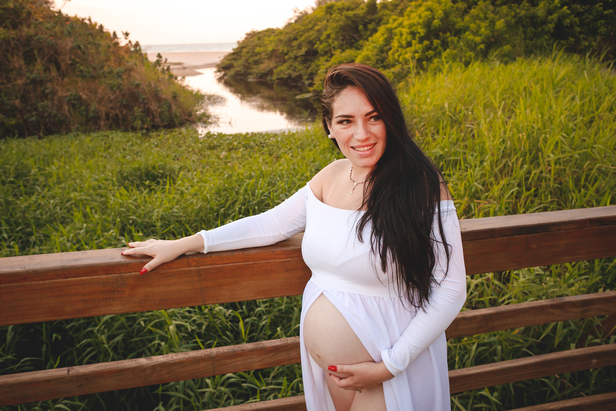 gestante na praia, fotos de gestante na praia do campeche, sul da ilha, point do riozinho, fotos de gravida, mae e filho, fotografa sul da ilha, fotografa de gestante, midora, figurino para gestante