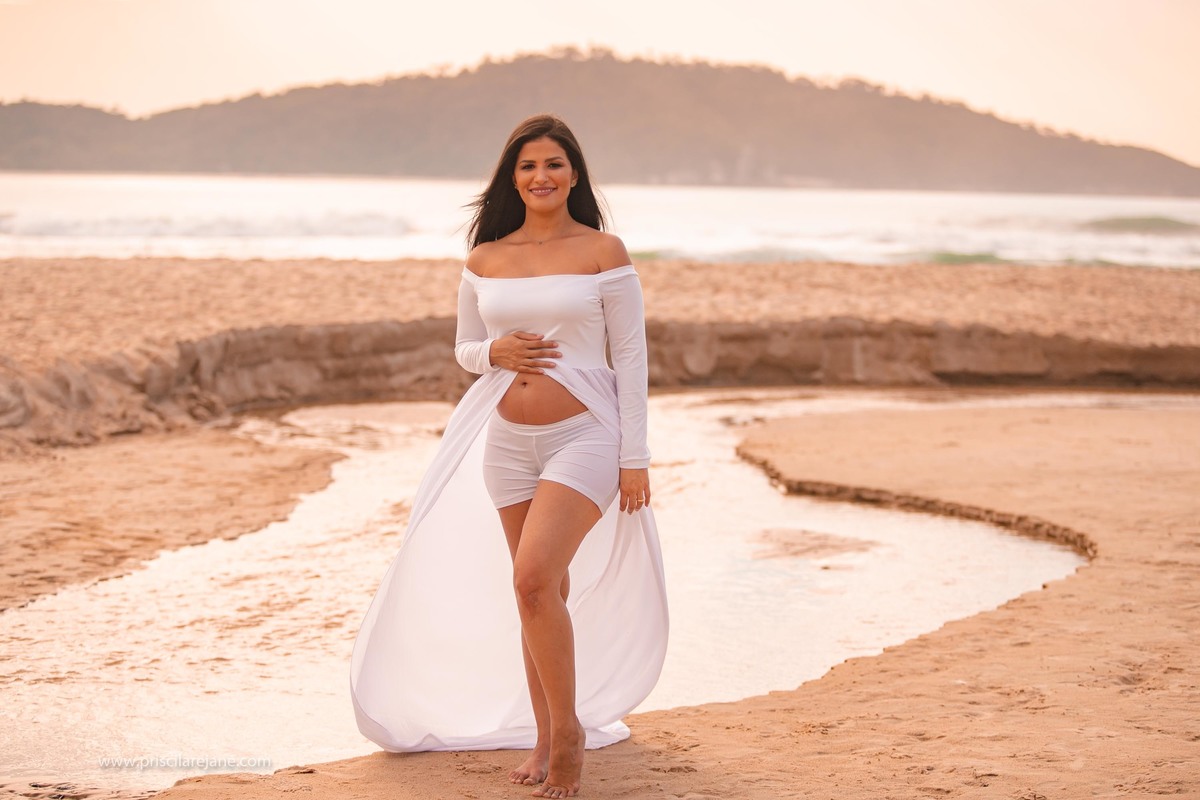 praia do campeche, ensaio de gravida, chow chow, ensaio com dog, fotos na praia do campeche, fotografa florianopolis, fotografa sul da ilha, priscila rejane, fotos de gravida na praia, figurino para gestante, midora gestante, pregnancy, gravida linda