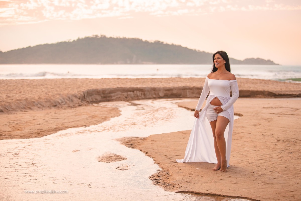 praia do campeche, ensaio de gravida, chow chow, ensaio com dog, fotos na praia do campeche, fotografa florianopolis, fotografa sul da ilha, priscila rejane, fotos de gravida na praia, figurino para gestante, midora gestante, point do riozinho