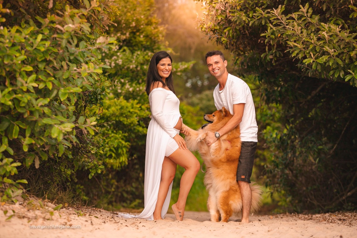 praia do campeche, ensaio de gravida, chow chow, ensaio com dog, fotos na praia do campeche, fotografa florianopolis, fotografa sul da ilha, priscila rejane, fotos de gravida na praia, figurino para gestante, gravida linda