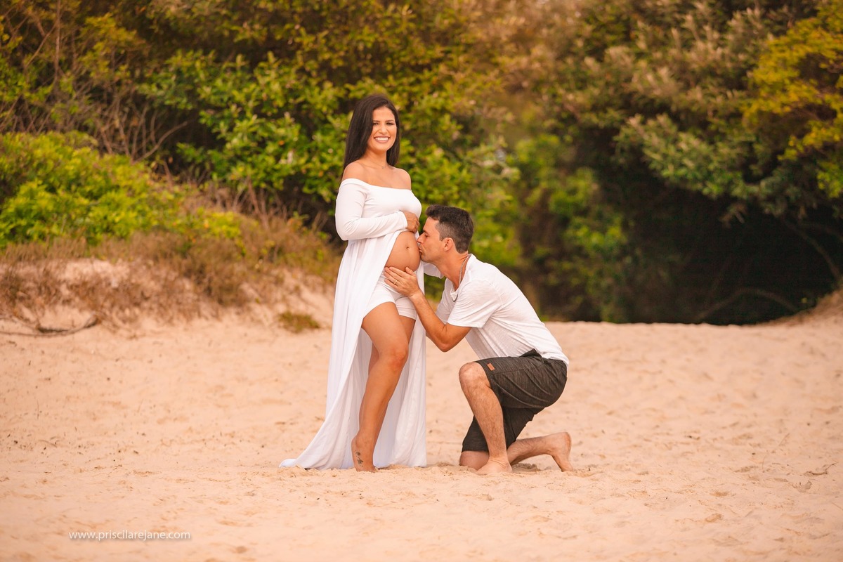 praia do campeche, ensaio de gravida, chow chow, ensaio com dog, fotos na praia do campeche, fotografa florianopolis, fotografa sul da ilha, priscila rejane, fotos de gravida na praia, figurino para gestante, midora gestante, pregnancy, gravida linda