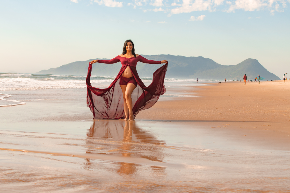 praia do campeche, ensaio de gravida, chow chow, ensaio com dog, fotos na praia do campeche, fotografa florianopolis, fotografa sul da ilha, priscila rejane, fotos de gravida na praia, figurino para gestante, midora gestante, pregnancy, gravida linda