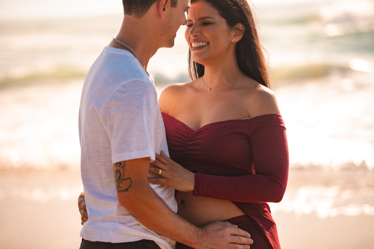 praia do campeche, ensaio de gravida, chow chow, ensaio com dog, fotos na praia do campeche, fotografa florianopolis, fotografa sul da ilha, priscila rejane, fotos de gravida na praia, figurino para gestante, midora gestante, pregnancy, gravida linda