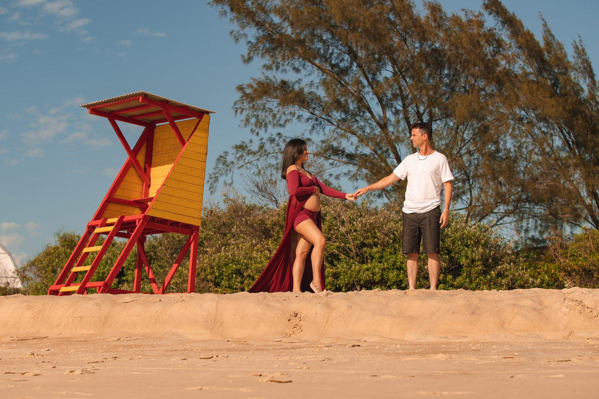 praia do campeche, ensaio de gravida, chow chow, ensaio com dog, fotos na praia do campeche, fotografa florianopolis, fotografa sul da ilha, priscila rejane, fotos de gravida na praia, figurino para gestante, midora gestante, pregnancy, gravida linda