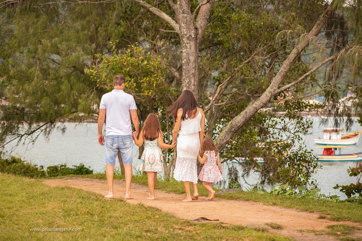 retrato de familia, ensaio fotografico na armaçao, fotos na armacao, fotografia infantil floripa, fotografa sul da ilha, familia linda, fotos na praia, familia na praia, praia da armaçao