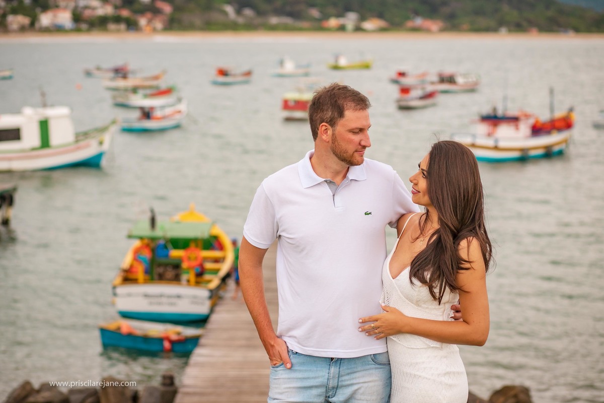 retrato de familia, ensaio fotografico na armaçao, fotos na armacao, fotografia infantil floripa, fotografa sul da ilha, familia linda, fotos na praia, casal lindo, pre wedding praia da armação, fotos de casal
