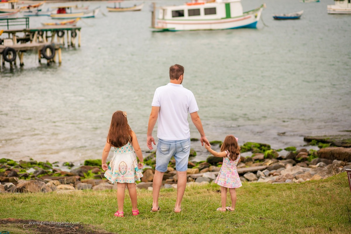 retrato de familia, ensaio fotografico na armaçao, fotos na armacao, fotografia infantil floripa, fotografa sul da ilha, familia linda, fotos na praia, familia na praia