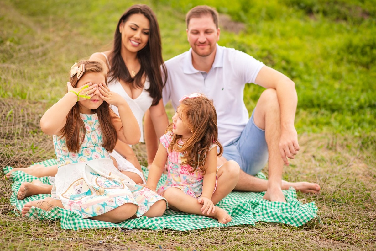 retrato de familia, ensaio fotografico na armaçao, fotos na armacao, fotografia infantil floripa, fotografa sul da ilha, familia linda, fotos na praia, familia na praia
