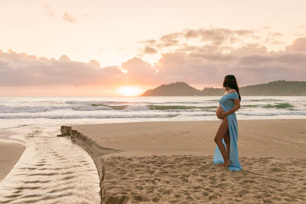 praia do campeche, ensaio de gestante, figurino para gestante, midora gestante, nascer do sol, sunrise, fotos no campeche, ilha do campeche, ensaio fotográfico floripa, ensaio de gestante floripa