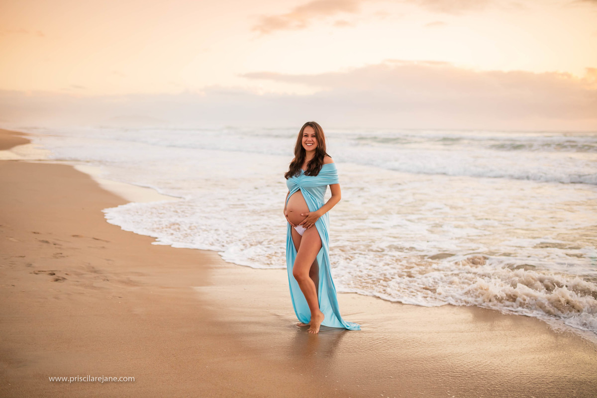 praia do campeche, ensaio de gestante, figurino para gestante, midora gestante, nascer do sol, sunrise, fotos no campeche, ilha do campeche, ensaio fotográfico floripa, ensaio de gestante floripa