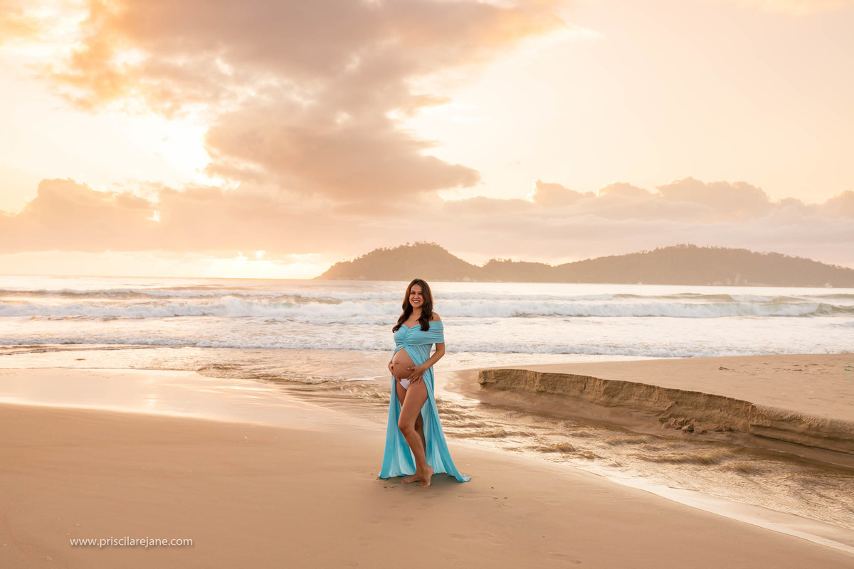 praia do campeche, ensaio de gestante, figurino para gestante, midora gestante, nascer do sol, sunrise, fotos no campeche, ilha do campeche, ensaio fotográfico floripa, ensaio de gestante floripa
