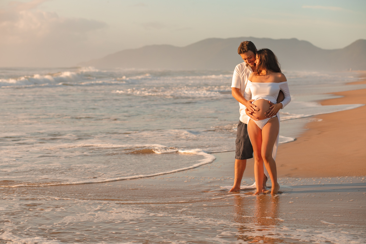 praia do campeche, ensaio de gestante, figurino para gestante, midora gestante, nascer do sol, sunrise, fotos no campeche, ilha do campeche, ensaio fotográfico floripa, ensaio de gestante floripa