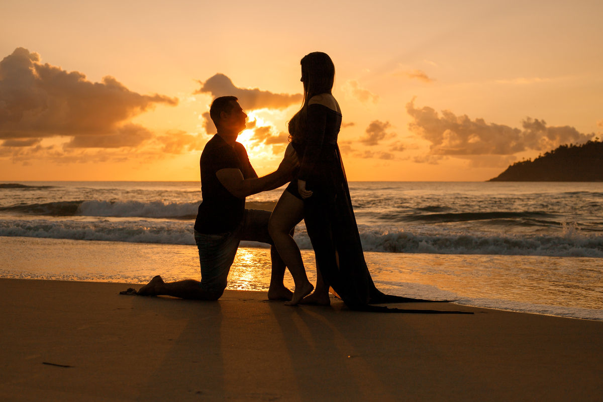 o que usar no ensaio de gestante, ensaio lindo de gestante, nascer do sol no campeche, gravida linda, gravida usando figurino da midora, gravida de preto, fotografa em floripa