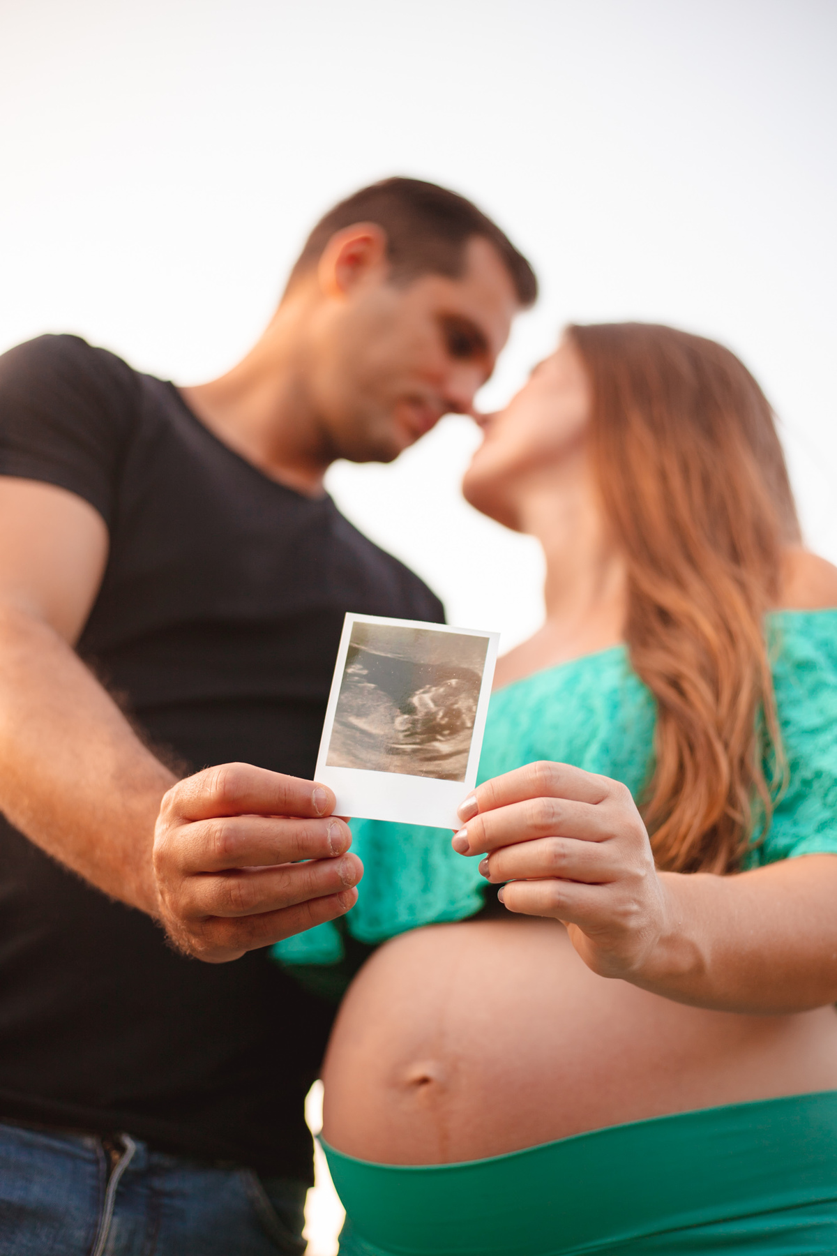 o que usar no ensaio de gestante, ensaio lindo de gestante, nascer do sol no campeche, gravida linda, gravida usando figurino da midora, gravida de preto, fotografa em floripa