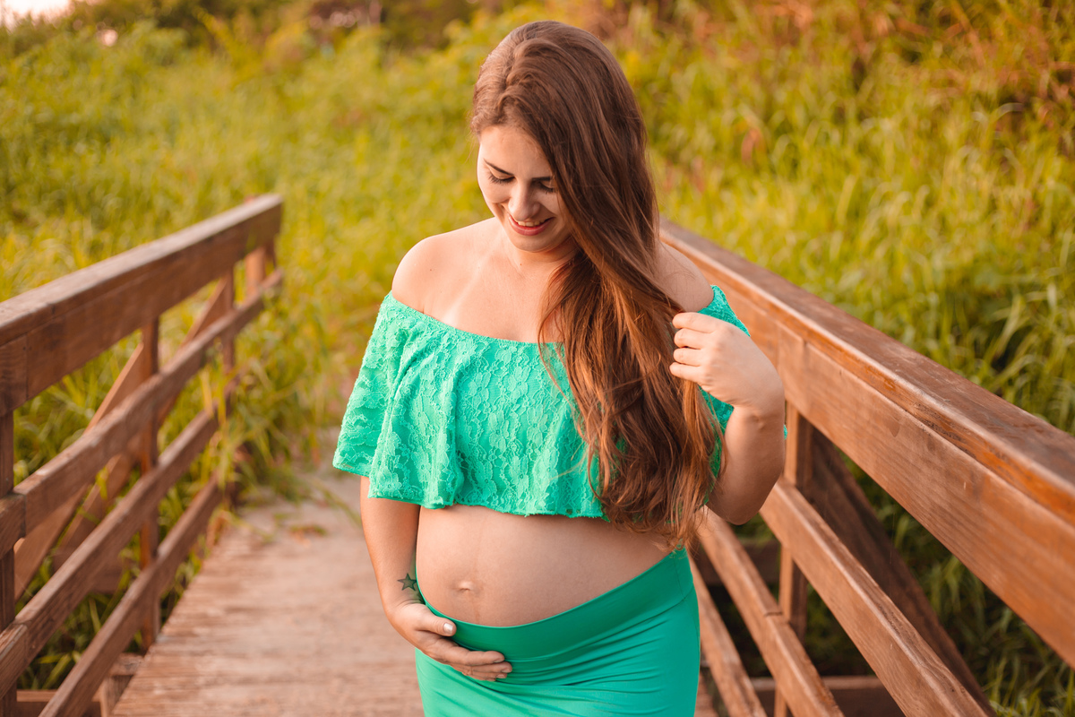 o que usar no ensaio de gestante, ensaio lindo de gestante, nascer do sol no campeche, gravida linda, gravida usando figurino da midora, gravida de preto, fotografa em floripa, gravida na ponte