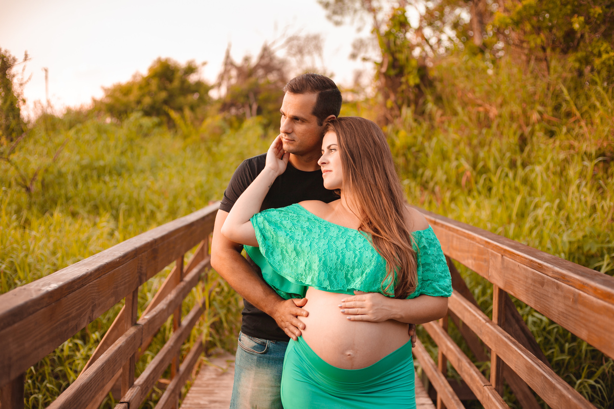 o que usar no ensaio de gestante, ensaio lindo de gestante, nascer do sol no campeche, gravida linda, gravida usando figurino da midora, gravida de preto, fotografa em floripa, ensaio de gravida na ponte