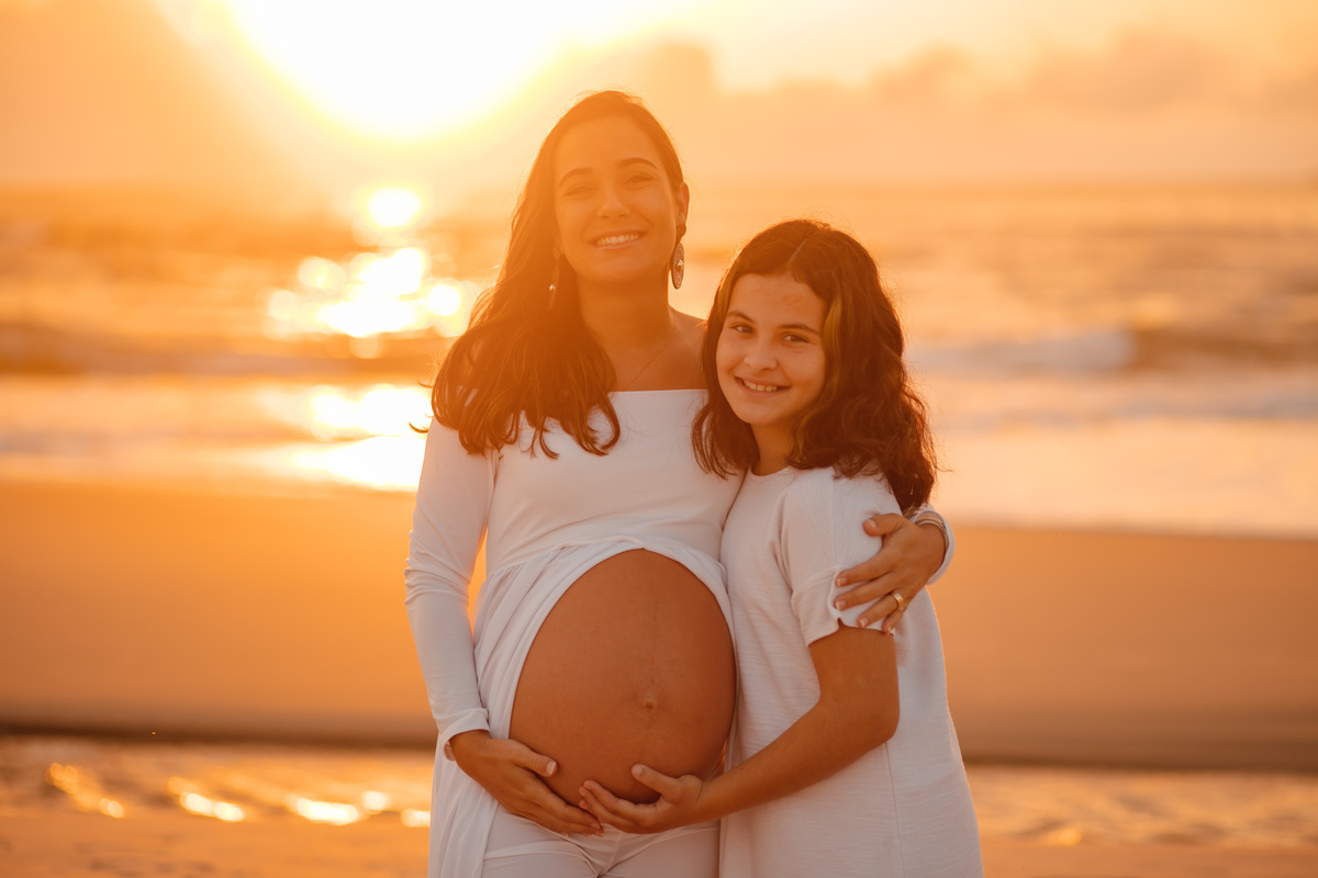 o que usar no ensaio de gestante, ensaio lindo de gestante, nascer do sol no campeche, gravida linda, gravida usando figurino da midora, gravida de preto, fotografa em floripa, mãe e filha