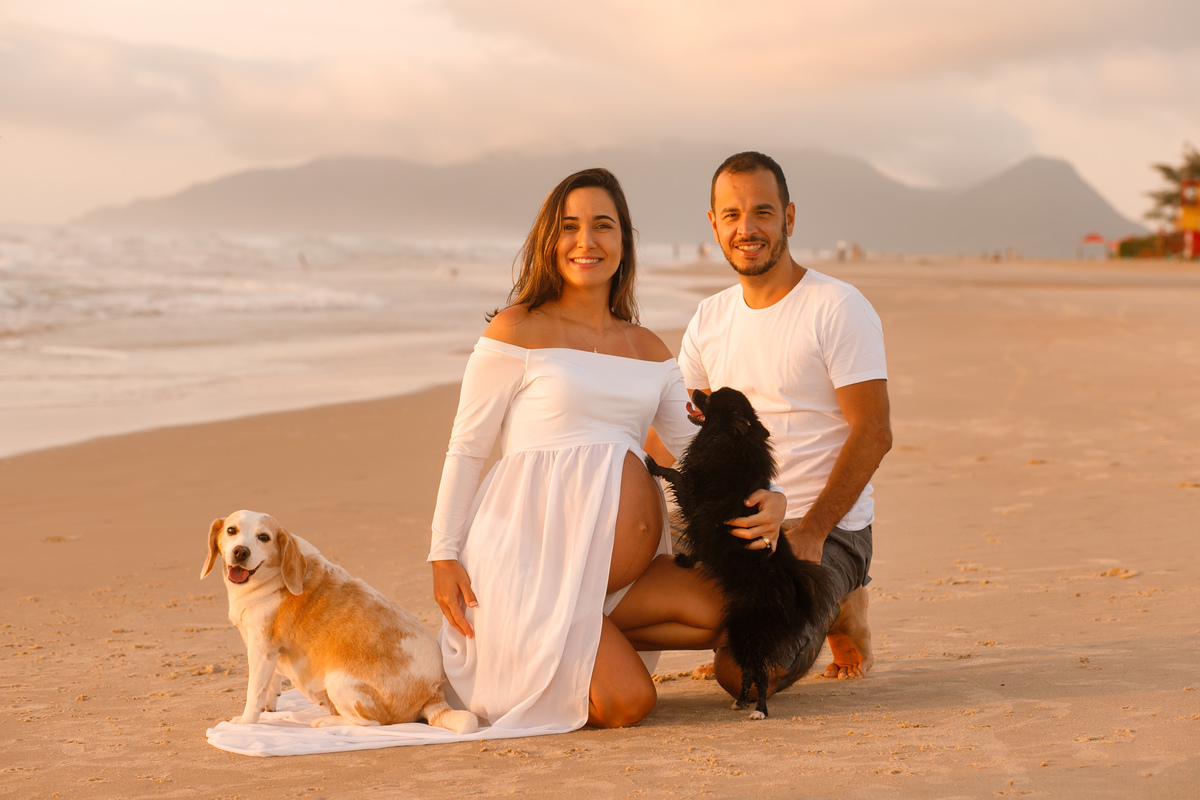 Eo que usar no ensaio de gestante, ensaio lindo de gestante, nascer do sol no campeche, gravida linda, gravida usando figurino da midora, gravida de preto, fotografa em floripa, ensaio de gravida com cachorro