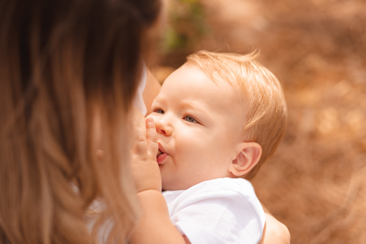 Ensaio de Família em florianopolis, melhor fotógrafa de floripa, fotografa sul da ilha, pacuca campeche, ensaio de família, fotografo em florianopolis, foto amamentando