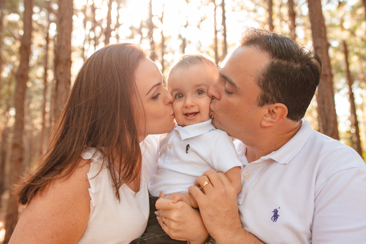 Retrato de familia, fotografa de familia em floripa, fotos na floresta, floresta do campeche, pacuca, fotografa em floripa