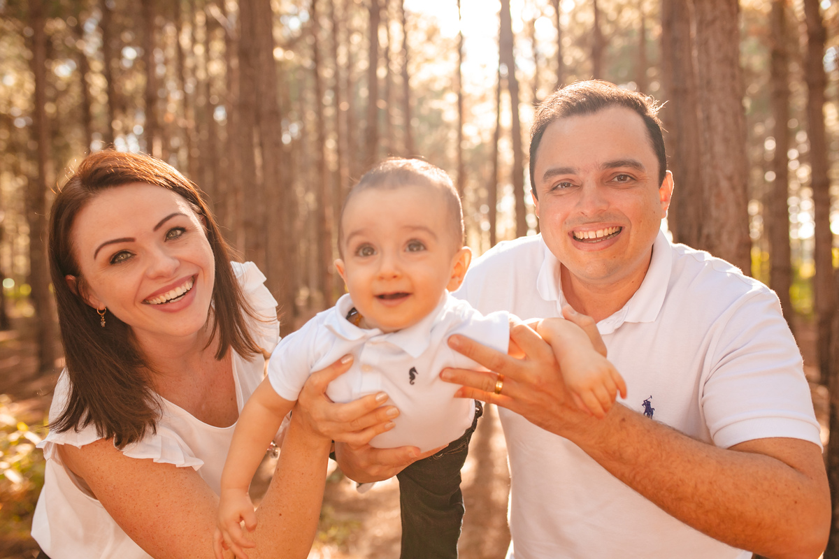 Retrato de familia, fotografa de familia em floripa, fotos na floresta, floresta do campeche, pacuca, fotografa em floripa