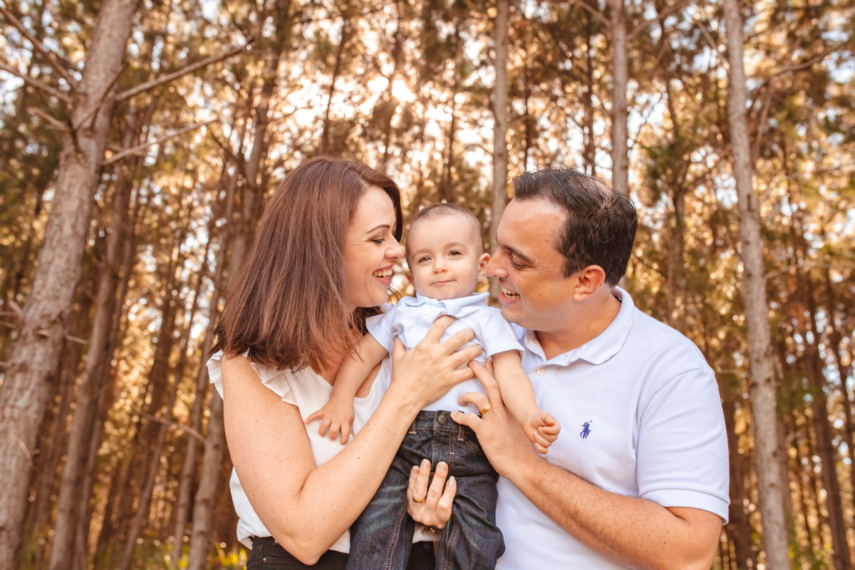 Retrato de familia, fotografa de familia em floripa, fotos na floresta, floresta do campeche, pacuca, fotografa em floripa