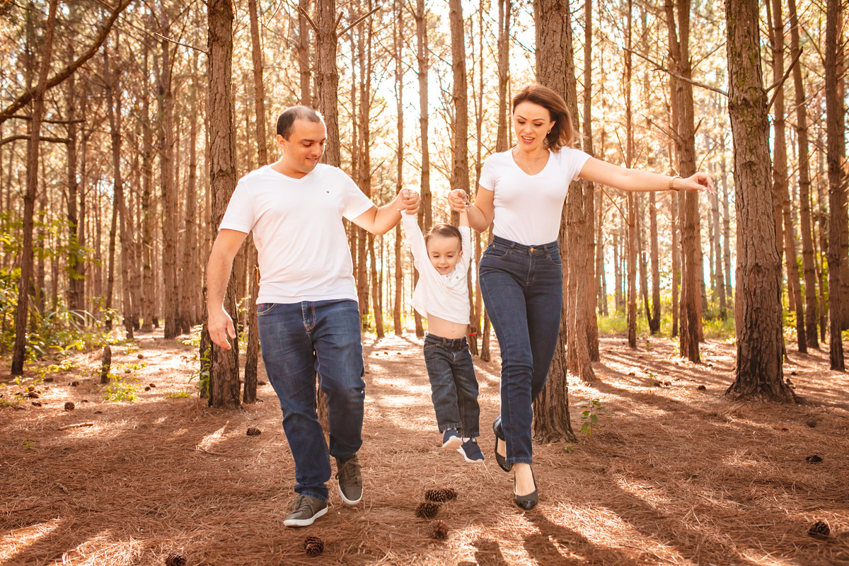 Retrato de familia, fotografa de familia em floripa, fotos na floresta, floresta do campeche, pacuca, fotografa em floripa, fotografa florianopolis, fotografa campeche