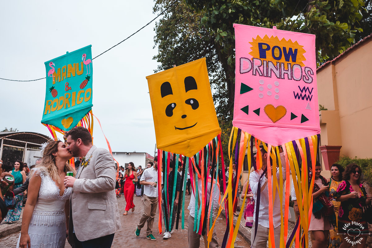 NOIVA RJ NOIVA ANSIOSA ENTRADA DA NOIVA CASAMENTO NA ILHA DE PAQUETA DECORAÇÃO O LINDEZA CORTEJO VESTIDO DE NOIVA RJ CASAMENTO DE DIA RIO DE JANEIRO FOTOGRAFIA DE CASAMENTO RJ CELIO FERREIRA FOTOGRAFIA