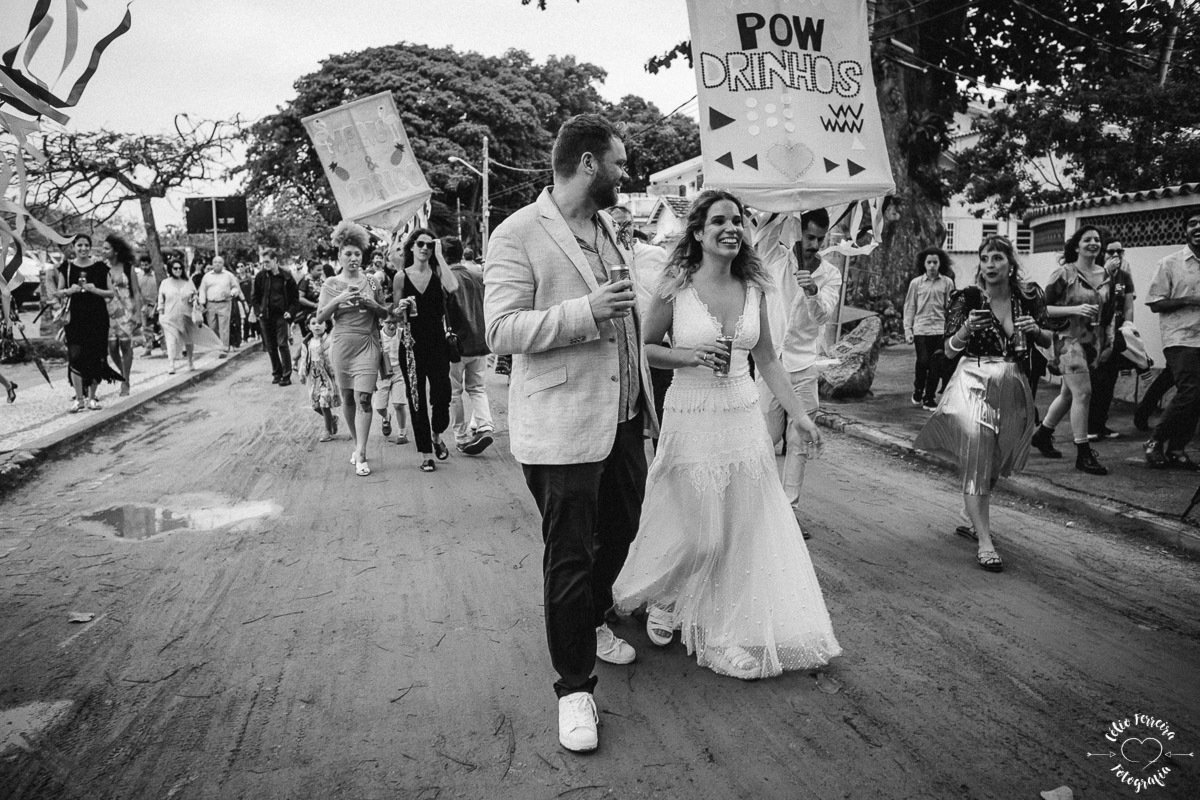 NOIVA RJ NOIVA ANSIOSA ENTRADA DA NOIVA CASAMENTO NA ILHA DE PAQUETA DECORAÇÃO O LINDEZA CORTEJO VESTIDO DE NOIVA RJ CASAMENTO DE DIA RIO DE JANEIRO FOTOGRAFIA DE CASAMENTO RJ CELIO FERREIRA FOTOGRAFIA