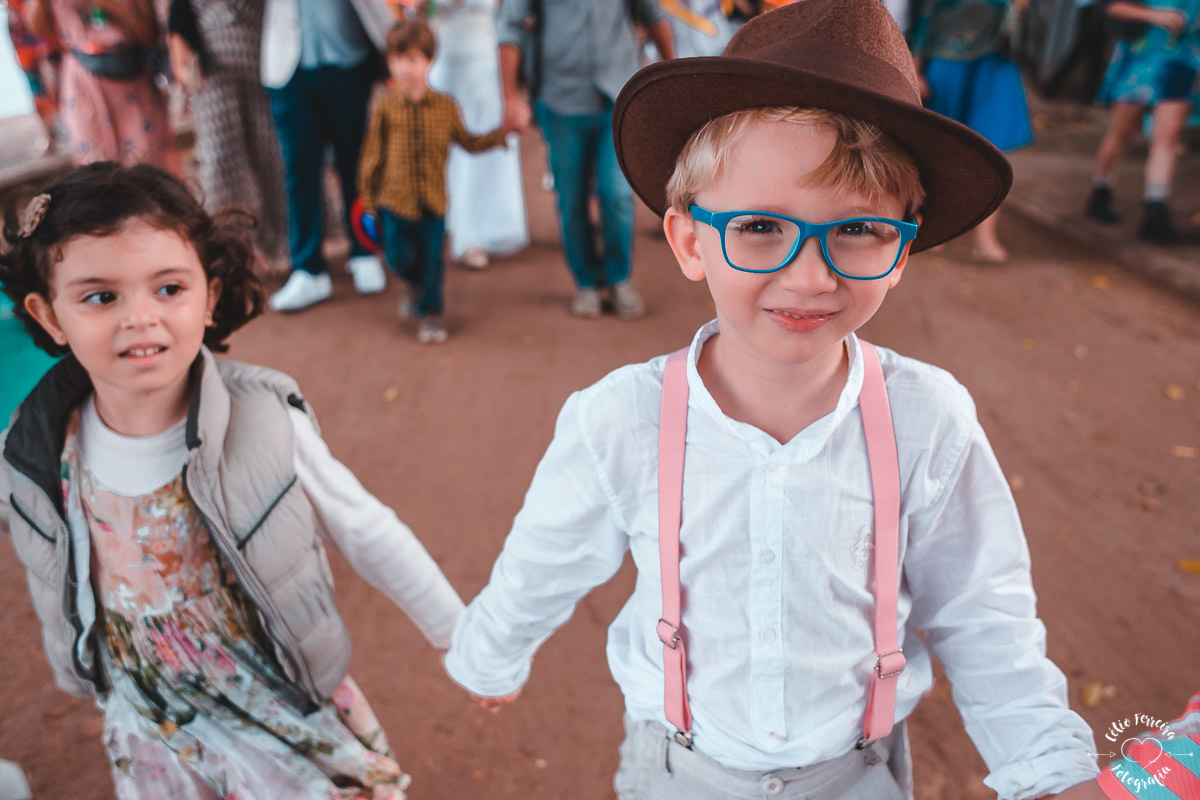NOIVA RJ NOIVA ANSIOSA ENTRADA DA NOIVA CASAMENTO NA ILHA DE PAQUETA DECORAÇÃO O LINDEZA CORTEJO VESTIDO DE NOIVA RJ CASAMENTO DE DIA RIO DE JANEIRO FOTOGRAFIA DE CASAMENTO RJ CELIO FERREIRA FOTOGRAFIA