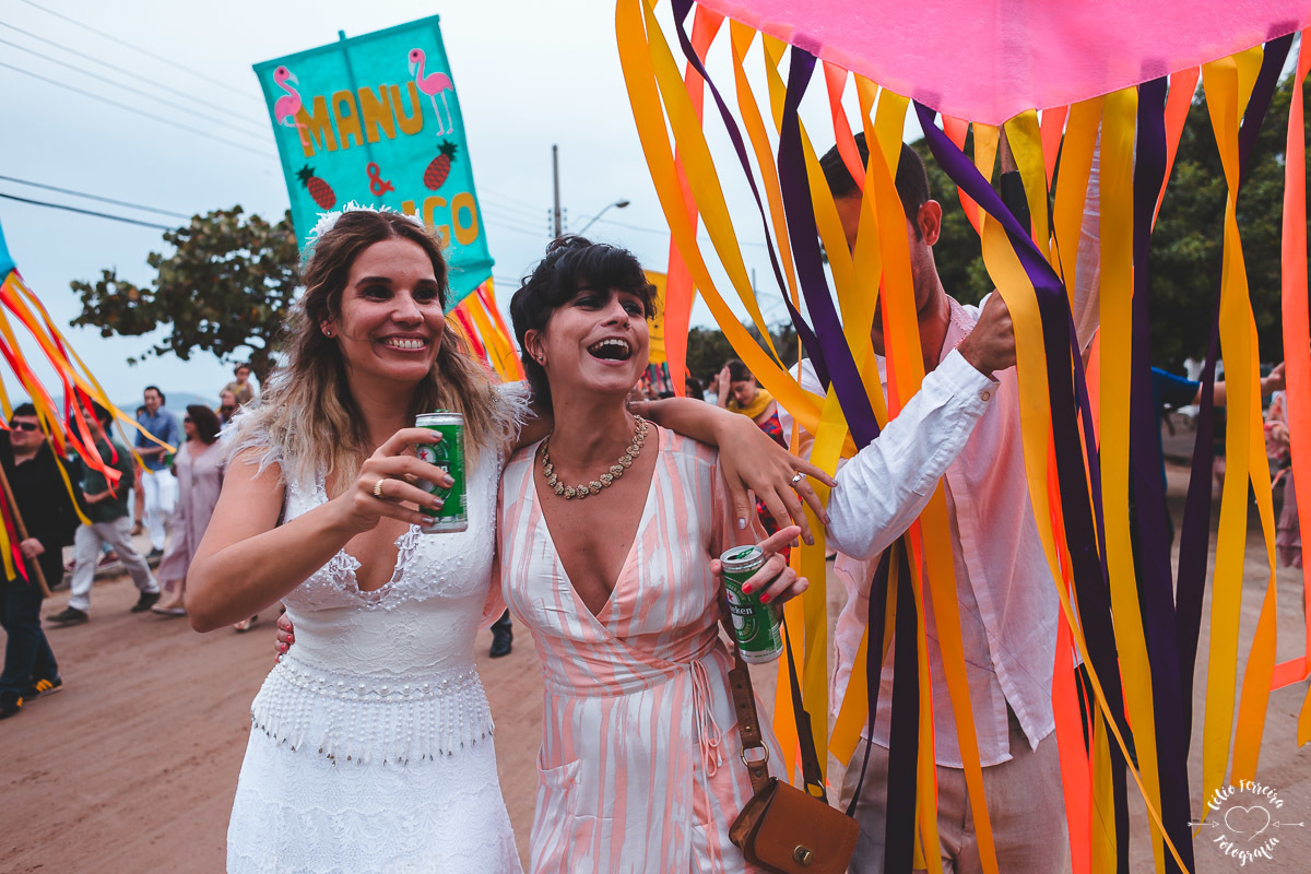 NOIVA RJ NOIVA ANSIOSA ENTRADA DA NOIVA CASAMENTO NA ILHA DE PAQUETA DECORAÇÃO O LINDEZA CORTEJO VESTIDO DE NOIVA RJ CASAMENTO DE DIA RIO DE JANEIRO FOTOGRAFIA DE CASAMENTO RJ CELIO FERREIRA FOTOGRAFIA
