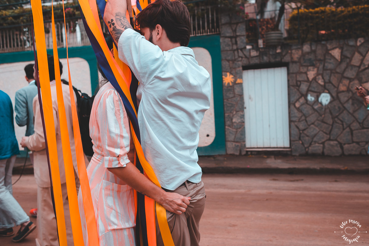 NOIVA RJ NOIVA ANSIOSA ENTRADA DA NOIVA CASAMENTO NA ILHA DE PAQUETA DECORAÇÃO O LINDEZA CORTEJO VESTIDO DE NOIVA RJ CASAMENTO DE DIA RIO DE JANEIRO FOTOGRAFIA DE CASAMENTO RJ CELIO FERREIRA FOTOGRAFIA
