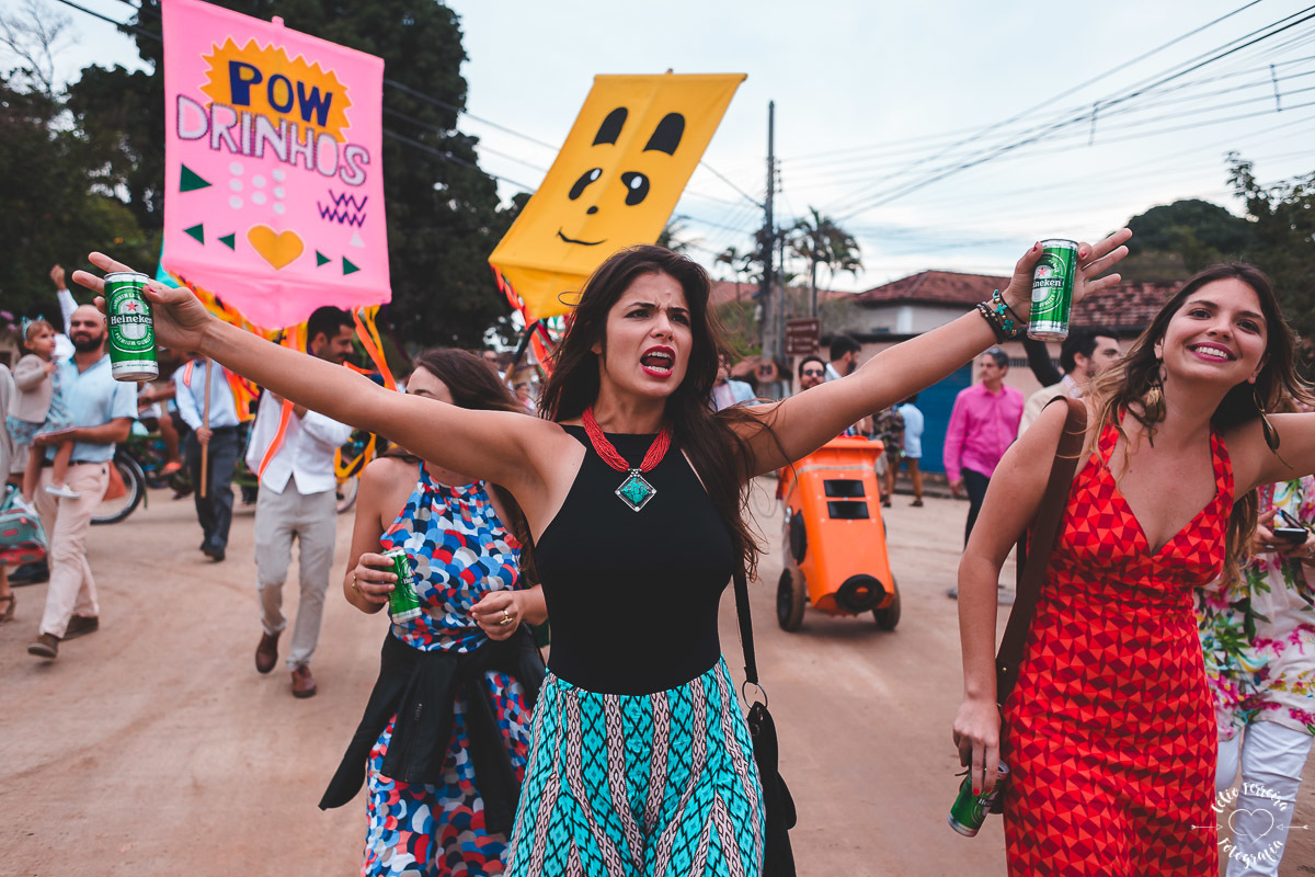 NOIVA RJ NOIVA ANSIOSA ENTRADA DA NOIVA CASAMENTO NA ILHA DE PAQUETA DECORAÇÃO O LINDEZA CORTEJO VESTIDO DE NOIVA RJ CASAMENTO DE DIA RIO DE JANEIRO FOTOGRAFIA DE CASAMENTO RJ CELIO FERREIRA FOTOGRAFIA