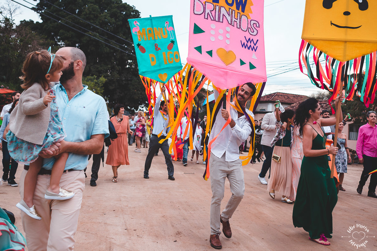 NOIVA RJ NOIVA ANSIOSA ENTRADA DA NOIVA CASAMENTO NA ILHA DE PAQUETA DECORAÇÃO O LINDEZA CORTEJO VESTIDO DE NOIVA RJ CASAMENTO DE DIA RIO DE JANEIRO FOTOGRAFIA DE CASAMENTO RJ CELIO FERREIRA FOTOGRAFIA
