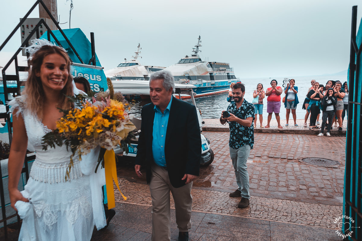 NOIVA RJ NOIVA ANSIOSA ENTRADA DA NOIVA CASAMENTO NA ILHA DE PAQUETA DECORAÇÃO O LINDEZA 