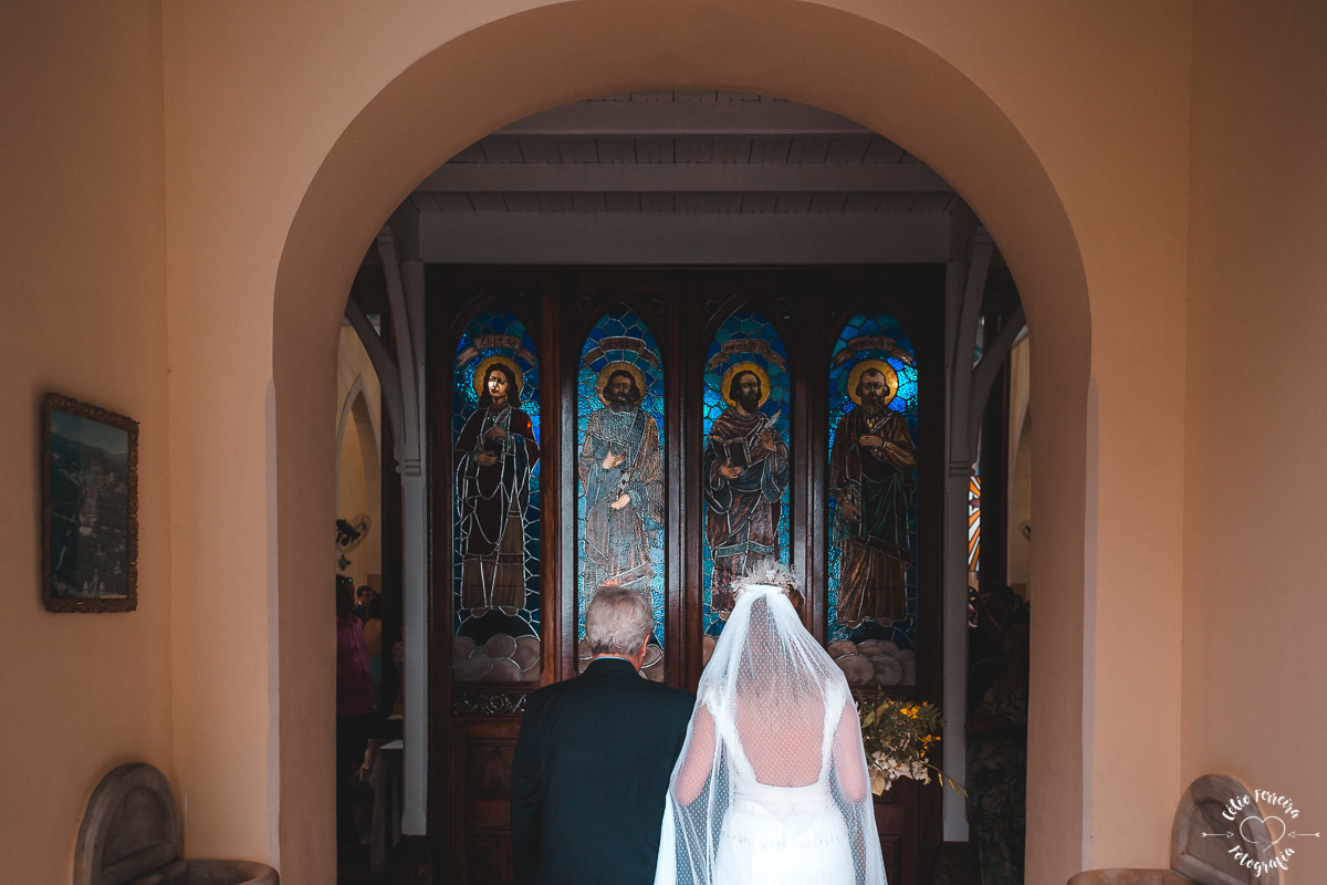 ENTRADA DA NOIVA IGREJA NA ILHA DE PAQUETA 