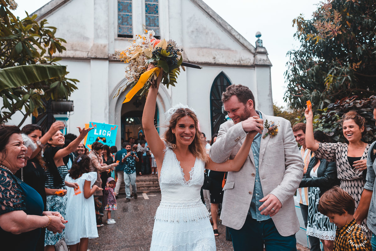 NOIVA RJ NOIVA ANSIOSA ENTRADA DA NOIVA CASAMENTO NA ILHA DE PAQUETA DECORAÇÃO O LINDEZA CORTEJO VESTIDO DE NOIVA RJ CASAMENTO DE DIA RIO DE JANEIRO FOTOGRAFIA DE CASAMENTO RJ CELIO FERREIRA FOTOGRAFIA