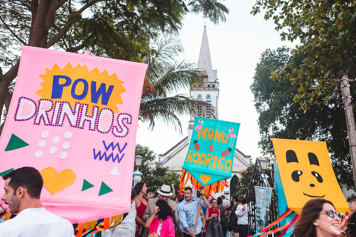 NOIVA RJ NOIVA ANSIOSA ENTRADA DA NOIVA CASAMENTO NA ILHA DE PAQUETA DECORAÇÃO O LINDEZA CORTEJO VESTIDO DE NOIVA RJ CASAMENTO DE DIA RIO DE JANEIRO FOTOGRAFIA DE CASAMENTO RJ CELIO FERREIRA FOTOGRAFIA