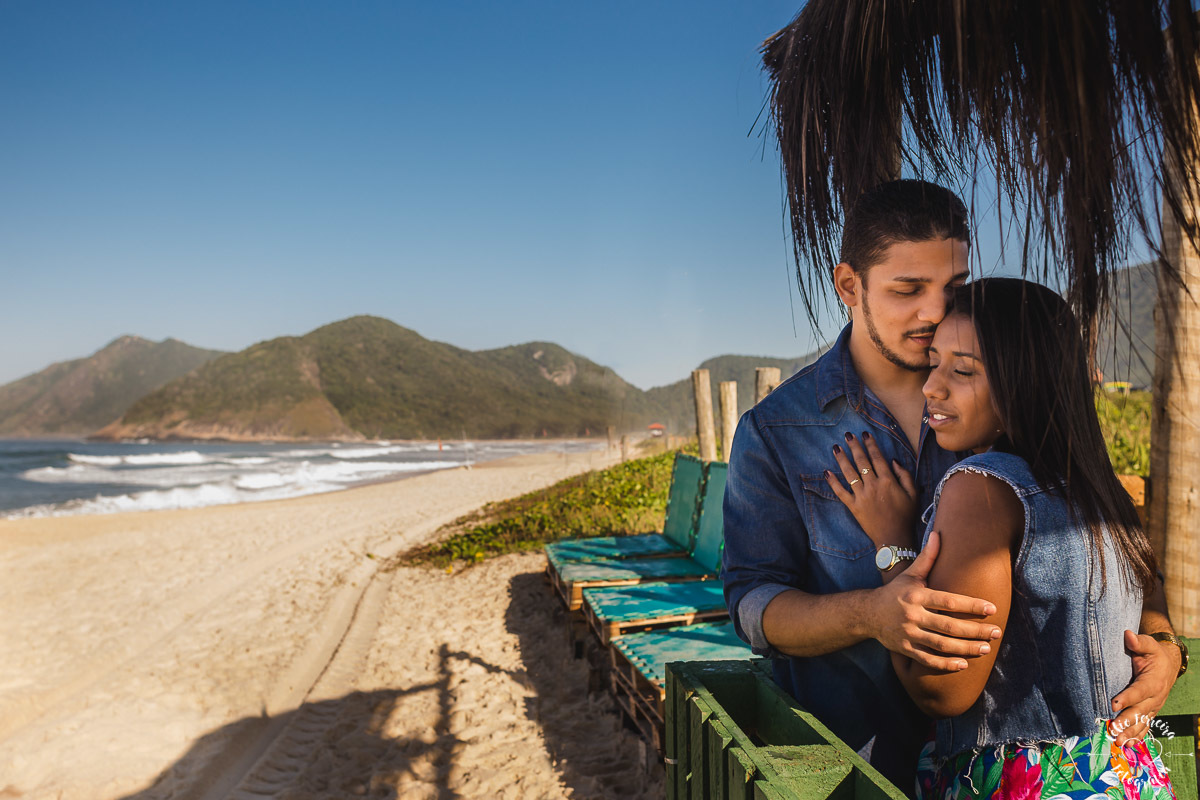 ENSAIO PRÉ-WEDDING, ENSAIO NA PRAIA DE GRUMARI - RJ, CÉLIO FERREIRA FOTOGRAFIA, FOTOGRAFO DE CASAMENTO RIO DE JANEIRO E REGIÃO, NOIVOS, ENSAIO DE NOIVOS 