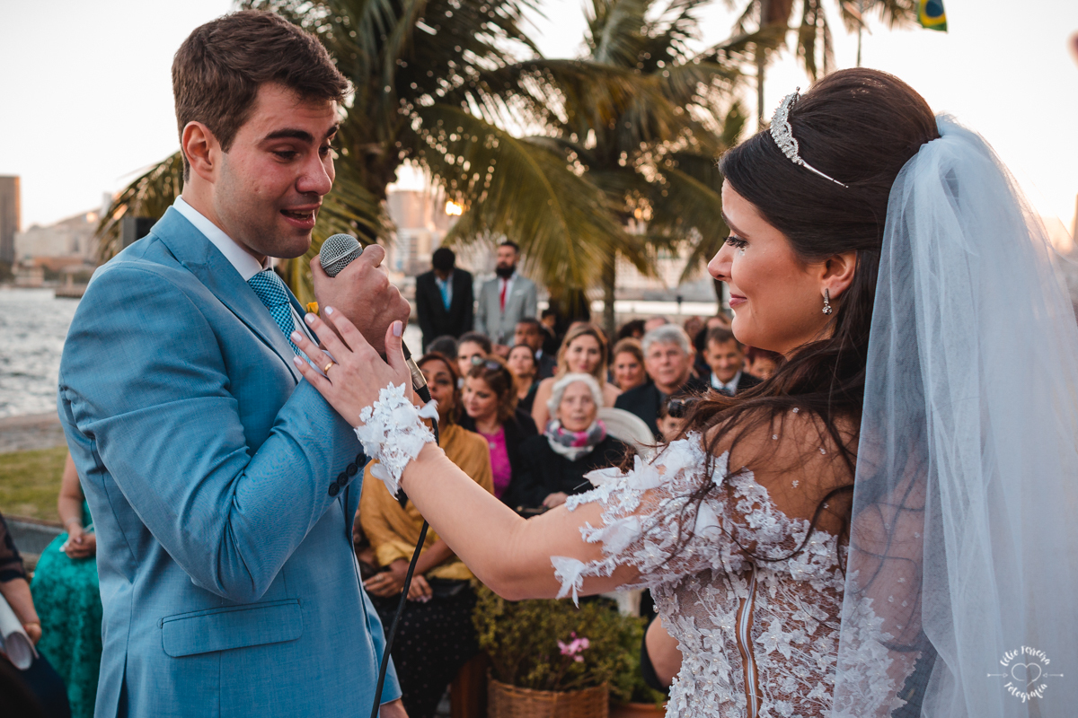 CASAMENTO NA ILHA FISCAL FOTOGRAFIA DE CASAMENTO RJ DECORACAO DE CASAMENTO ILHA FISCAL DANIEL MACHADO CRUZ CELIO FERREIRA FOTOGRAFIA MOMENTOS FELIZES CASAMENTO NA ILHA WEDDING DAY CERIMONIA DE CASAMENTO RJ CASAMENTO NO POR DO SOL CASAR A BEIRA MAR