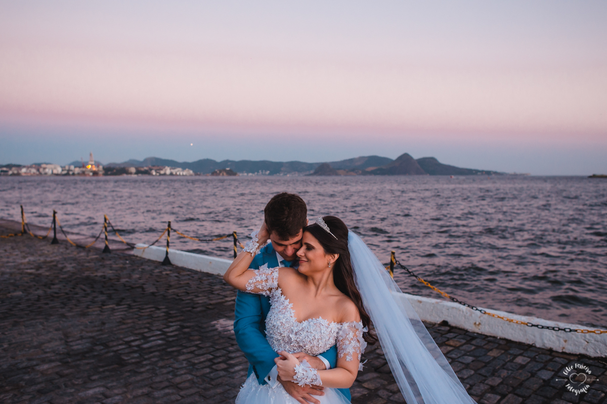 CASAMENTO NA ILHA FISCAL FOTOGRAFIA DE CASAMENTO RJ DECORACAO DE CASAMENTO ILHA FISCAL DANIEL MACHADO CRUZ CELIO FERREIRA FOTOGRAFIA MOMENTOS FELIZES CASAMENTO NA ILHA WEDDING DAY CERIMONIA DE CASAMENTO RJ CASAMENTO NO POR DO SOL CASAR A BEIRA MAR