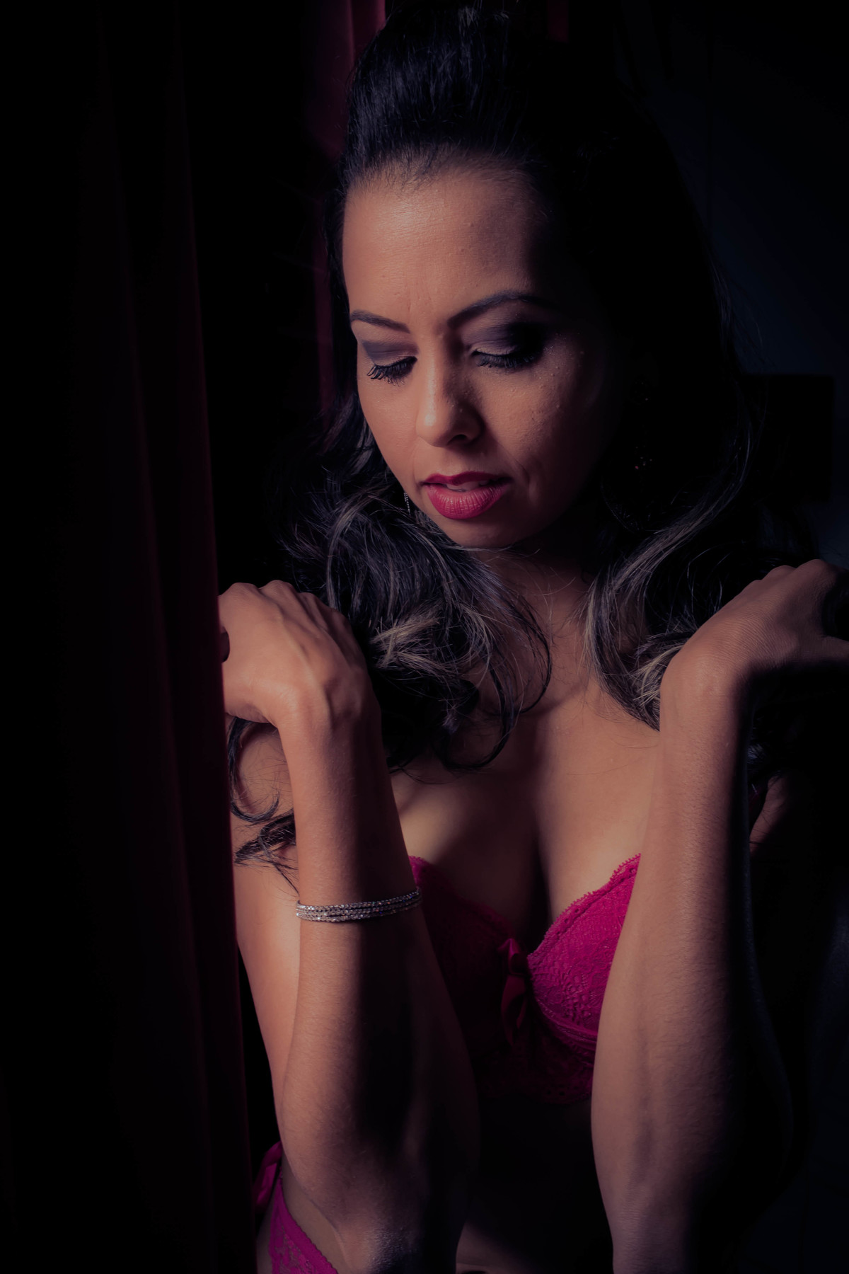 Ensaio fotográfico. Ensaio faminino. Ensaio sensual. Ensaio boudoir. Ensaio de lingerie. Ensaio em casa. Ensaio romântico. Ensaio para noivas. Book fotográfico. Presente da noiva. Daniele Vidal Fotografia. Casamento. Noivado.  Pré wedding. Pré casamento