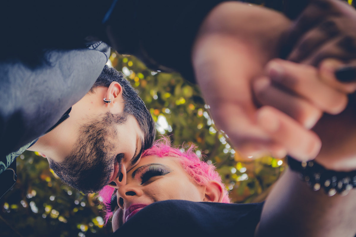 Cobertura fotográfica. Ensaio fotográfico. Foto casal. Book casal. Casal gay. Ensaio gay. Aniversário. Ensaio externo. Noivado. Ensaio casal. Beco do batmam. Fotógrafo para festa. Namorados. Homossexual. LGBT. São Paulo. Daniele Vidal Fotografia. Drag